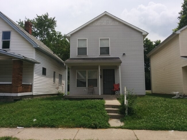 3 Bedroom with 1 - !/2 Baths - 3 Bedroom with 1 - !/2 Baths House
