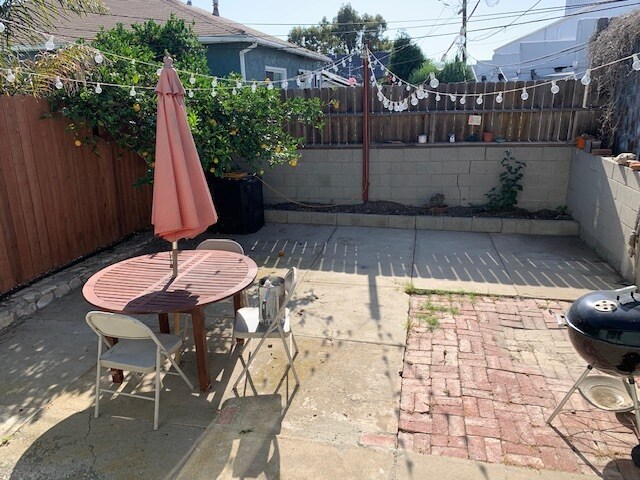 Private Yard - 409 Sierra Vista Dr
