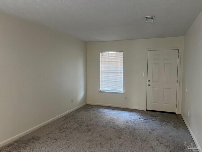 Foto del edificio - 1267 Redwood Ln