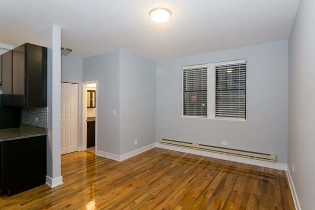 Building Photo - 4828 N Damen Ave