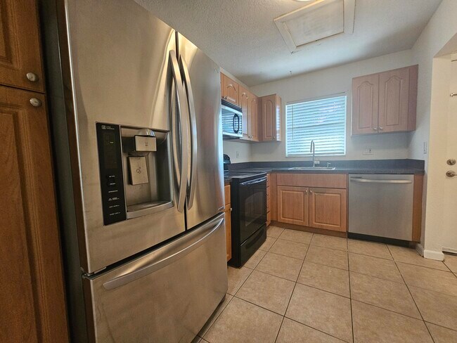 Building Photo - 120 Sparrow Dr