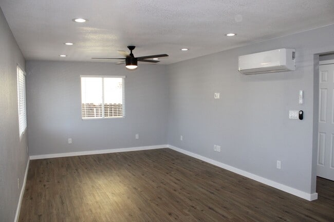 Building Photo - 3904 Elm St