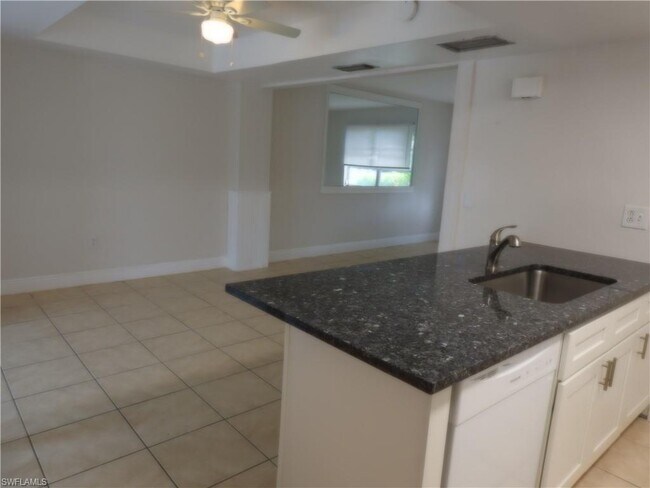 Building Photo - 4905 Catalina Dr