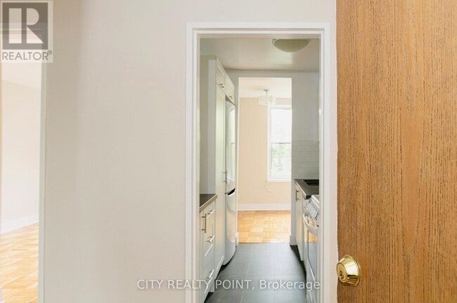 Building Photo - 1545 Bathurst St