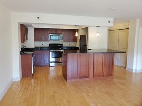 Building Photo - 1600 Beacon St
