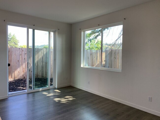 Building Photo - 4046 Alexander Dr