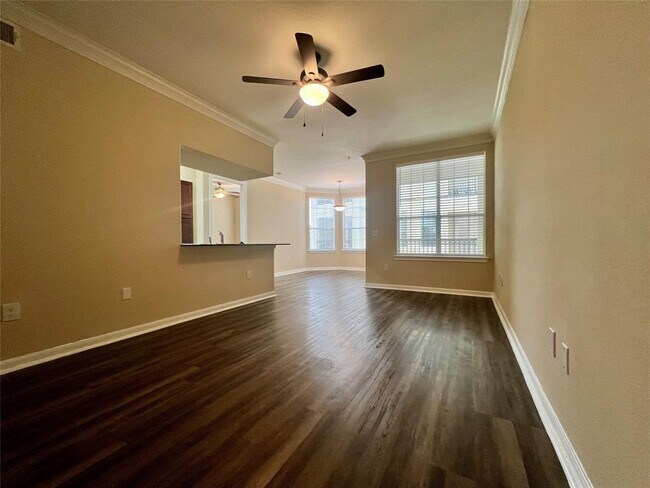 Building Photo - 7575 Kirby Dr