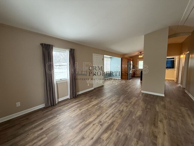 Building Photo - 1004 E Cornell Rd