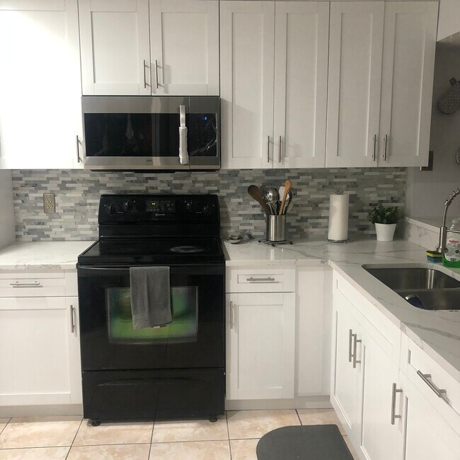 Cocina - 327 Lake Placid Ct