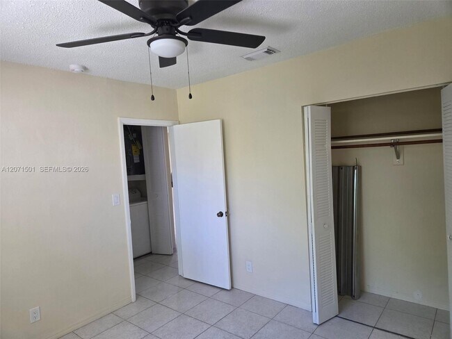 Building Photo - 6050 SW 34th St