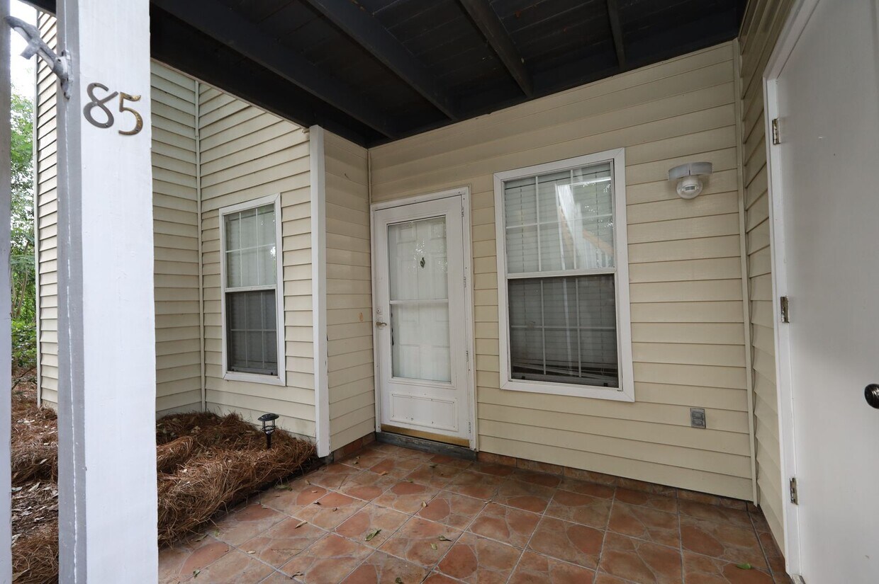 Primary Photo - 2092 S Sherwood Dr