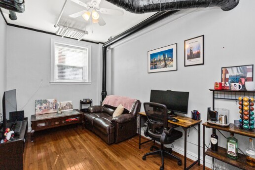 Foto del edificio - 604 W Addison St