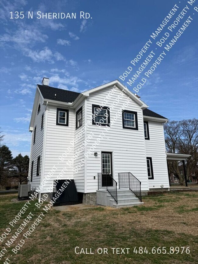 Foto del edificio - 135 N Sheridan Rd