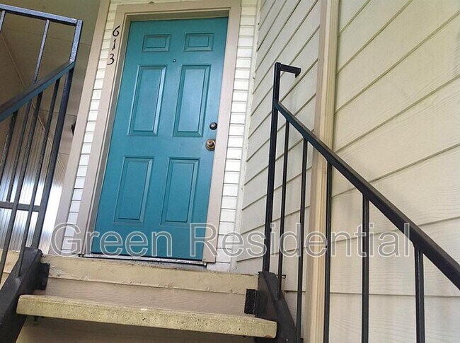 Foto del edificio - 2121 Hepburn St