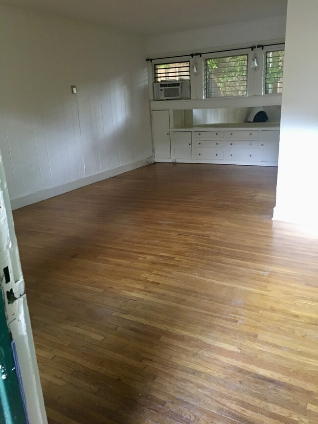 Hardwood floors - 7274 Fountain Ave