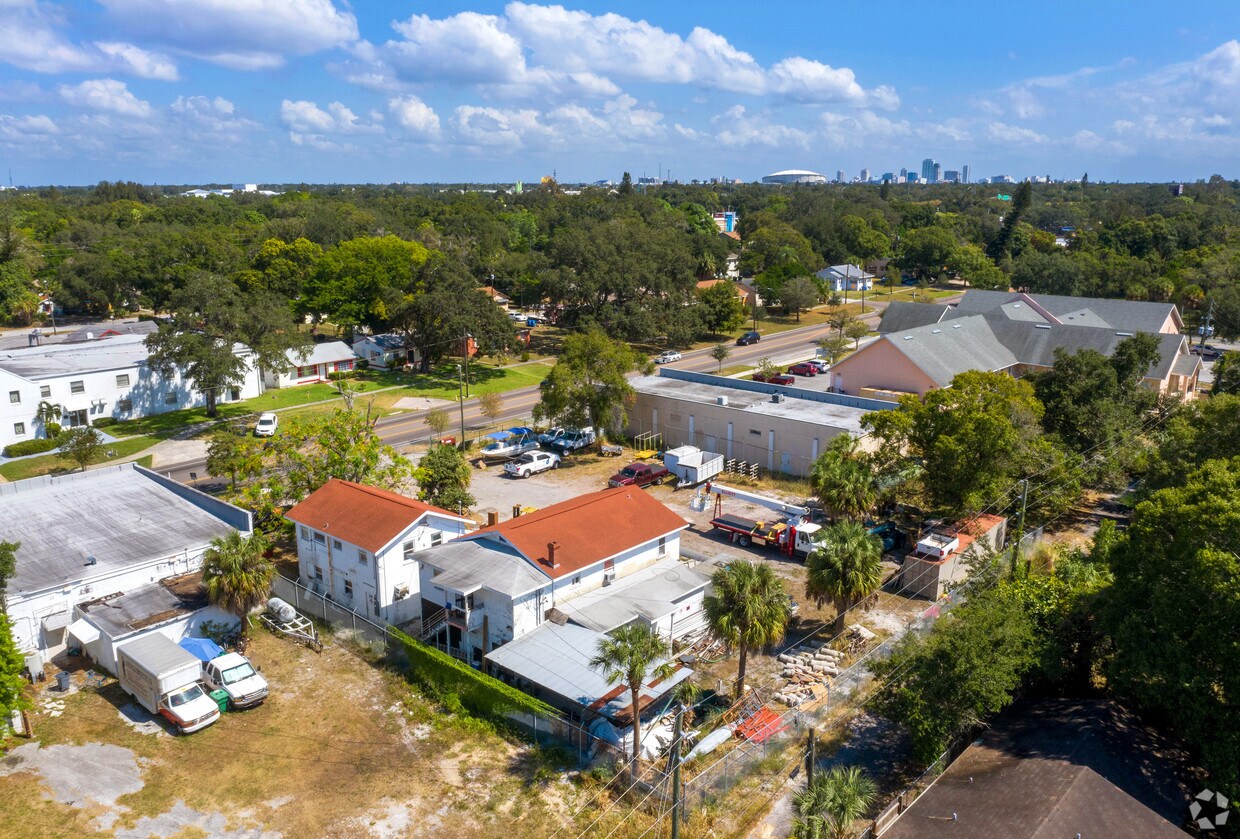 Foto aérea - 3620 18th Ave S