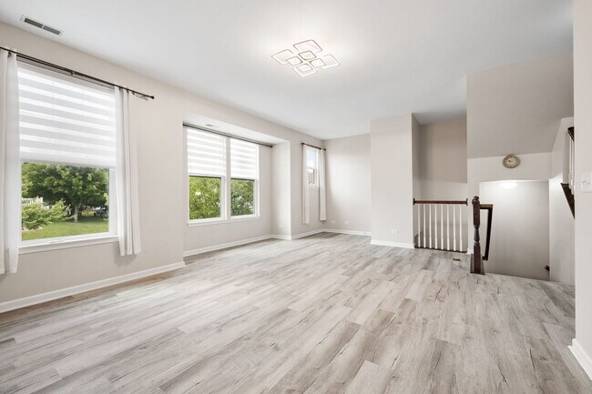 Foto del edificio - 3465 Bradbury Cir