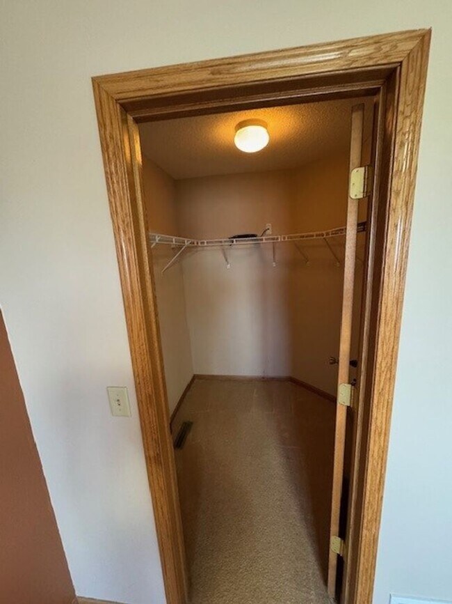 Foto del edificio - Spacious 2 Bedroom Town Home for Rent, Qui...
