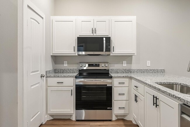Building Photo - Your Perfect Home Awaits – 3BR/2BA Across ...