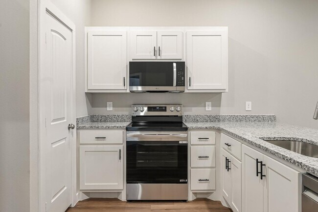 Foto del edificio - Your Perfect Home Awaits – 3BR/2BA Across ...