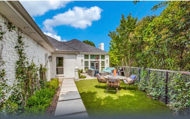 Building Photo - 7220 Lavendale Cir