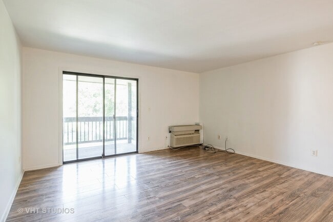 Building Photo - 568 Somerset Ln