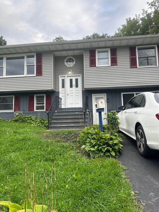 Primary Photo - 1011 Hudson St