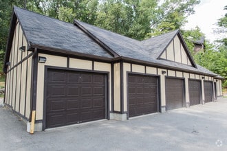 Building Photo - Royal Crest Nashua