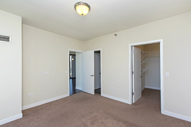 Building Photo - 659 W Wayman St