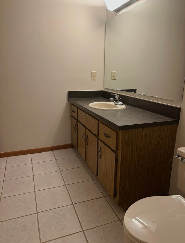 Building Photo - 2152 NE 45th Ave