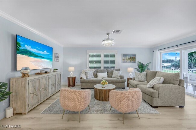 Building Photo - 616 7th Ave S