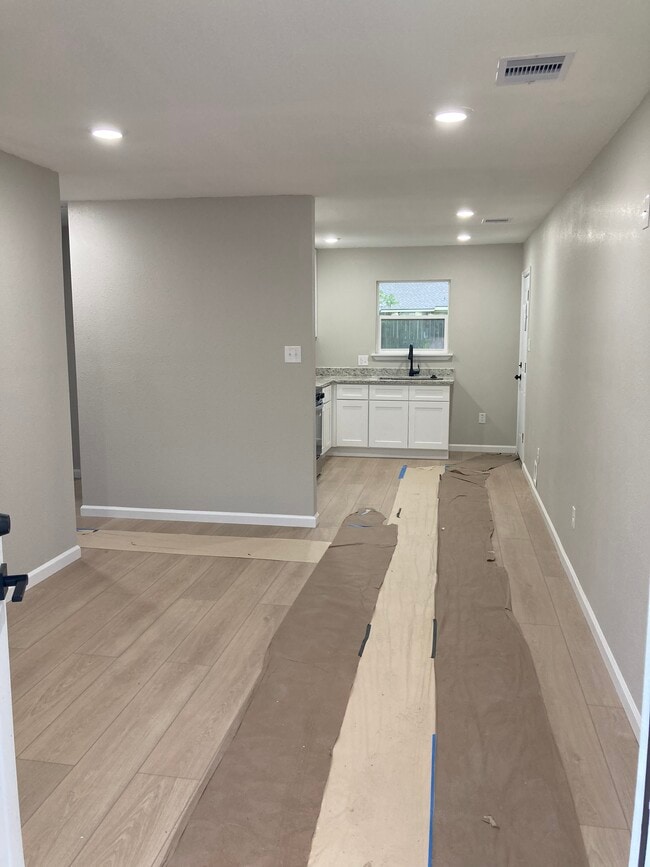 Building Photo - 2627 32nd Ave N