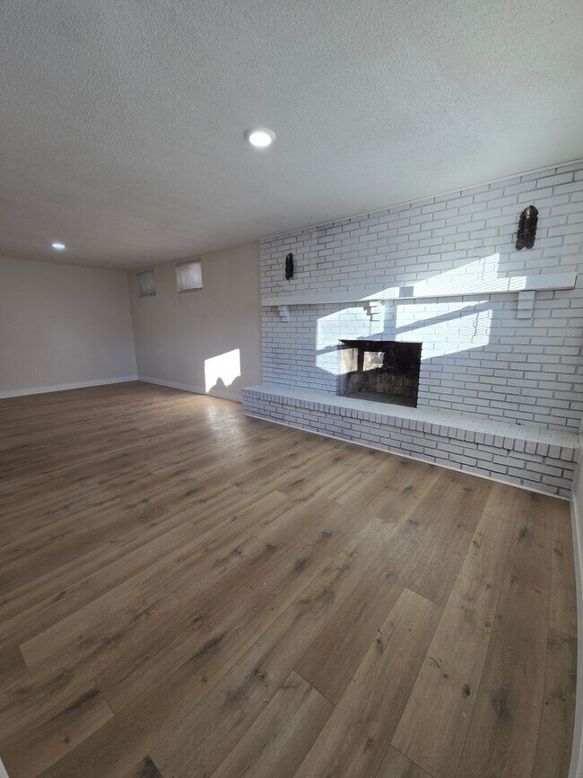 Foto del edificio - 4309-4311-4311 W Bethany Dr