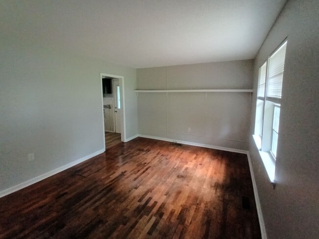 Building Photo - 25 Almo Dr