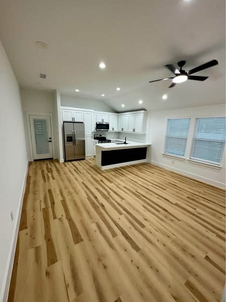 Cocina y sala de estar - 3108 Mill St