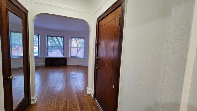 Foto del edificio - 2456 W Catalpa Ave
