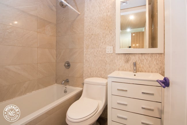 Building Photo - 291 Monroe St