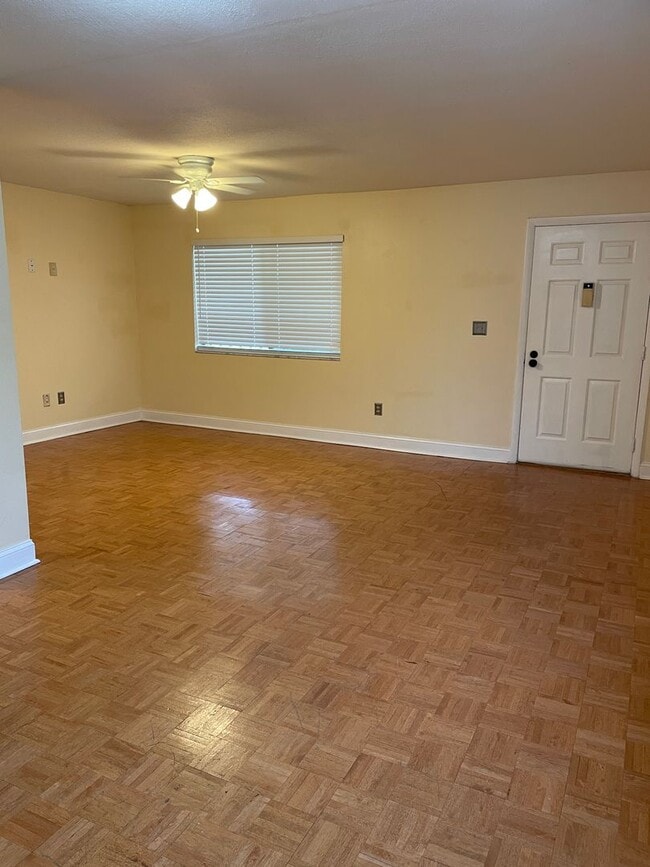 Building Photo - Beautiful Condo Near USF (Raintree)