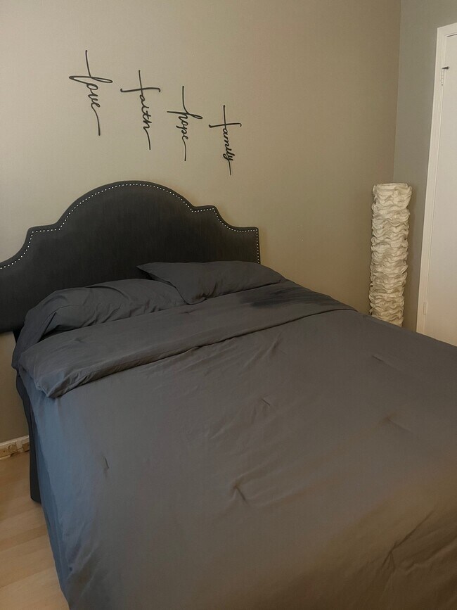 Foto del edificio - 594 Windchase Ln
