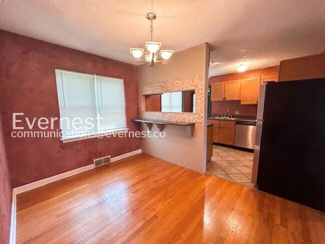 Foto del edificio - 2 Bed, 1.5 Bath Home with Attached Garage / Available Now!