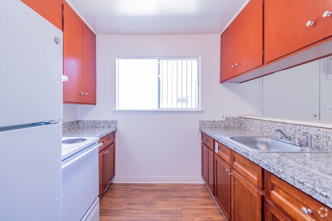2HAB, 1BA - Shasta Glen Apartments