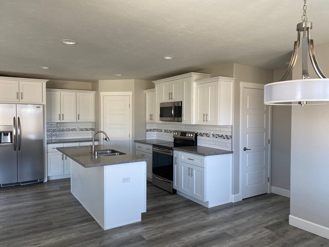 Foto del edificio - 4410 Kitimat Ln