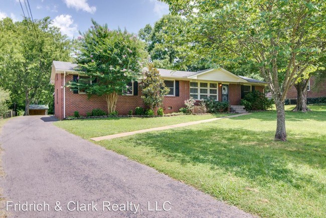 Foto del edificio - 858 Brook Hollow Rd