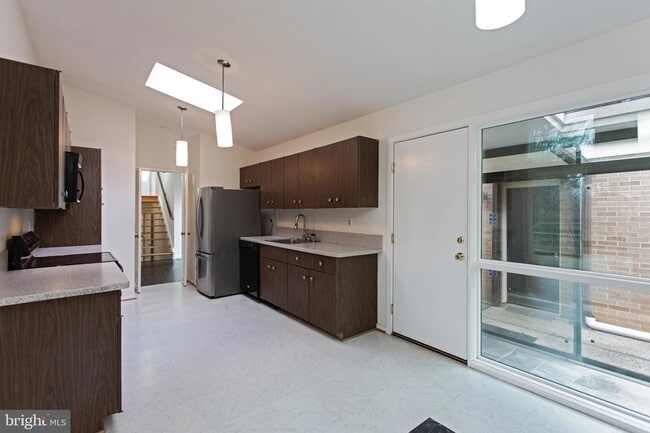 Foto del edificio - 7036 Buxton Terrace