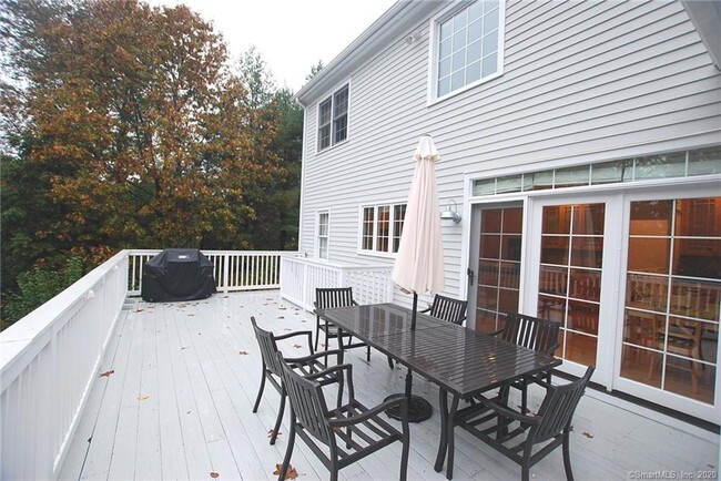 Foto del edificio - 381 Chestnut Hill Rd