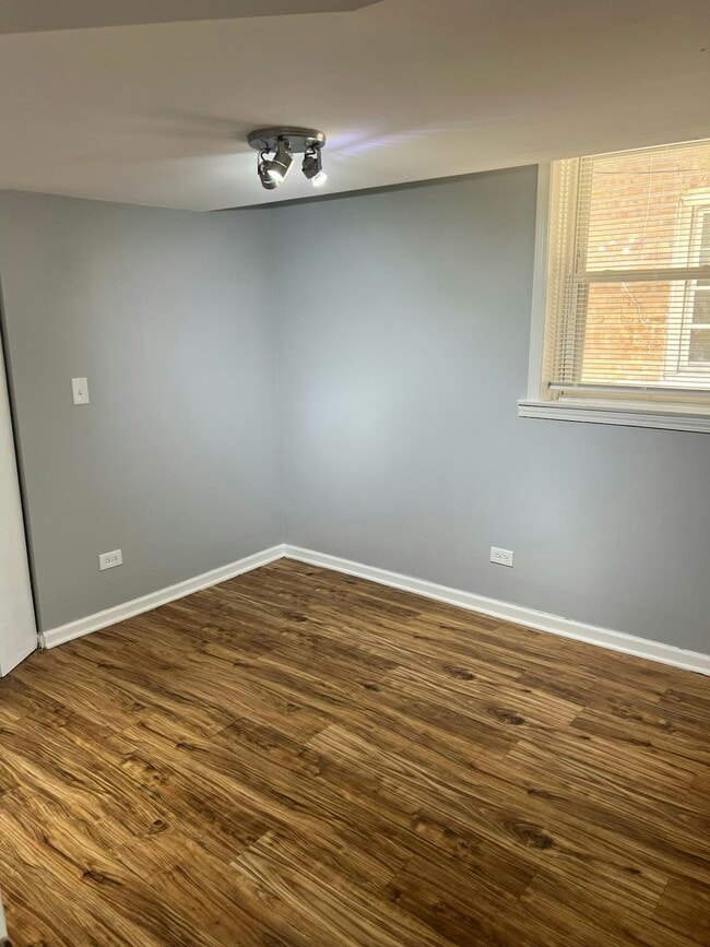 Building Photo - 5650 W 63rd Pl