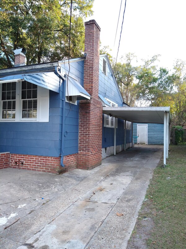 Building Photo - 416 W 49th St