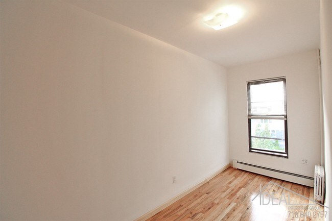 Foto del edificio - 294 McGuinness Boulevard #cR