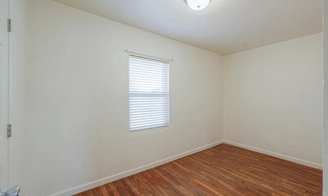 Building Photo - 300 N Morrison Ave