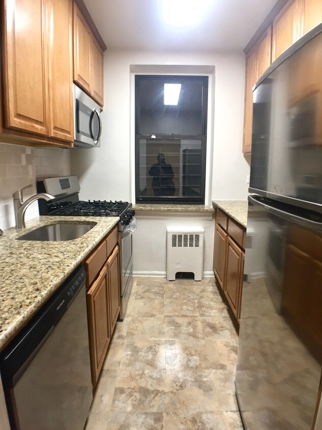 Foto principal - 9310 Queens Blvd